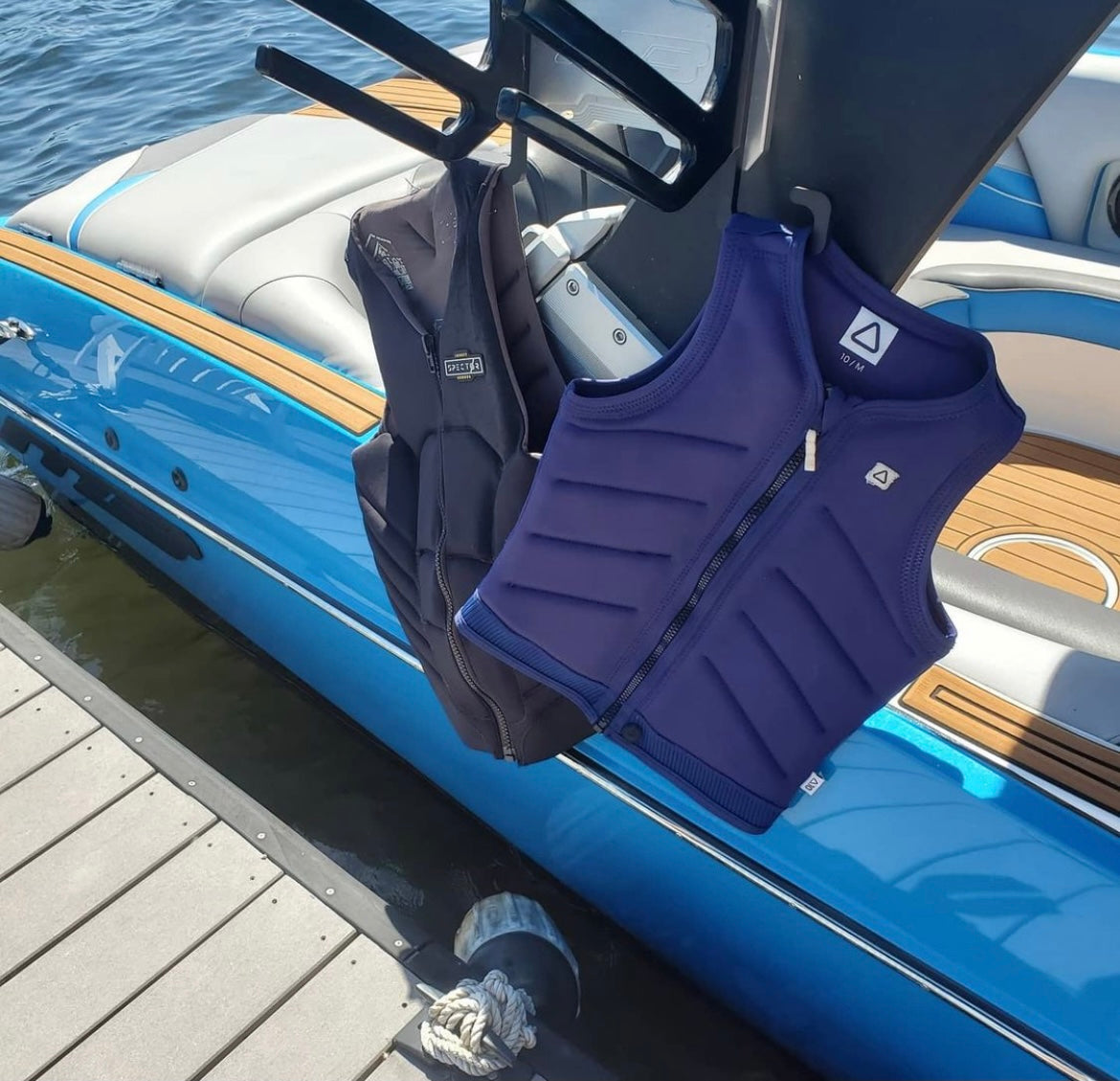 Skylon Classic Life Jacket hooks Wakesurf Solutions